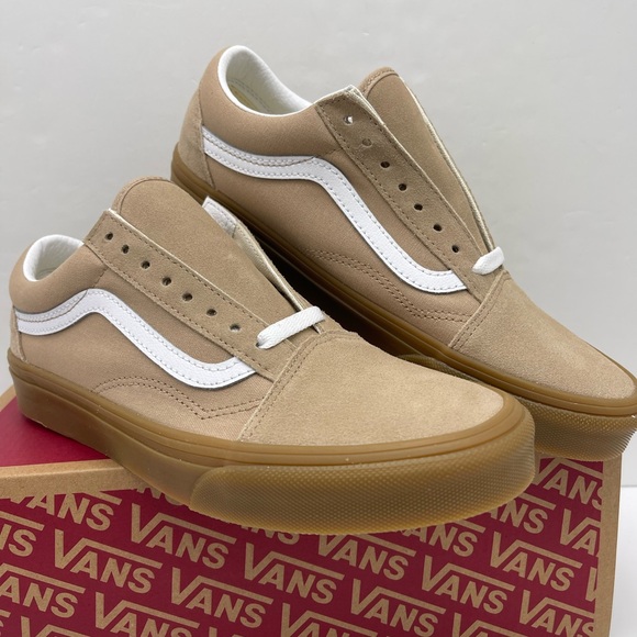 Vans Women's Beige and White Sneakers Old Skool
Sesame/Gum
VN0A38G1QA2 Sneakers - Picture 2 of 16